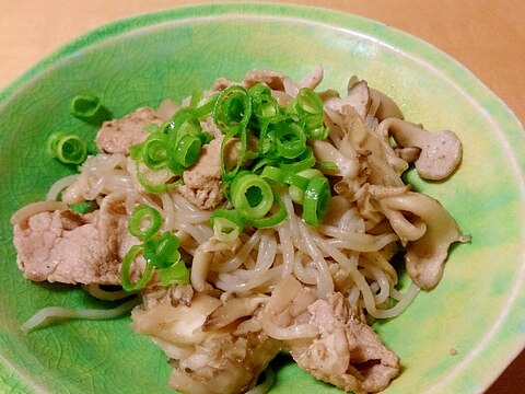 舞茸と白滝と豚こま肉の炒め煮